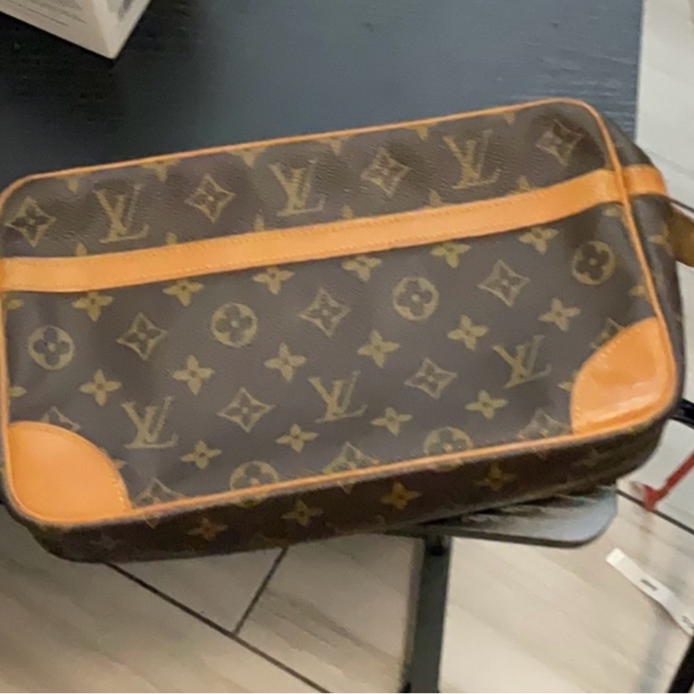 Louis Vuitton Marly Dragonne 28 Monogram clutch/ Toiletry Bag